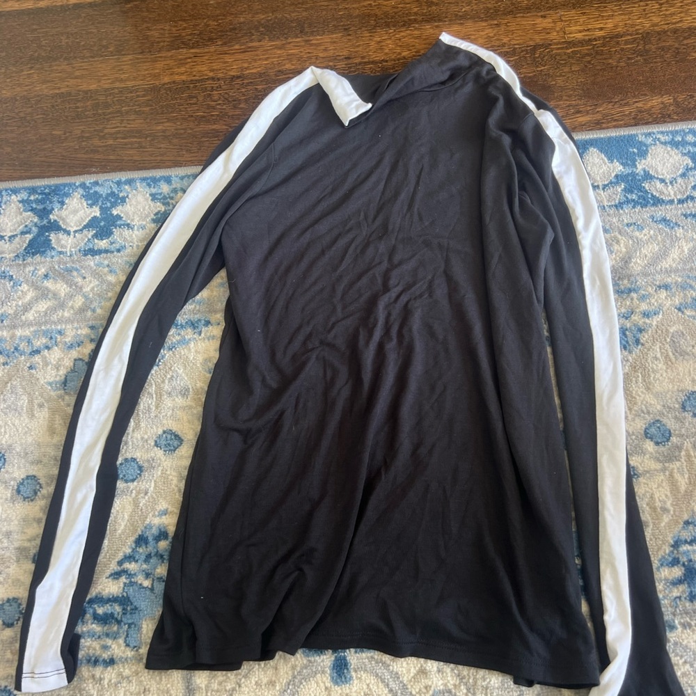 Banana Republic Black and White Color Block Long Sleeve